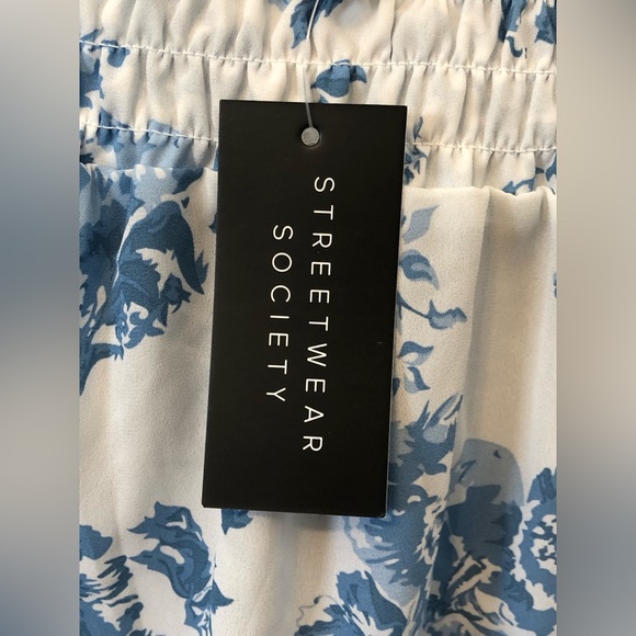 NWT Streetwear society Floral off the Shoulder Top - Picture 8 of 9